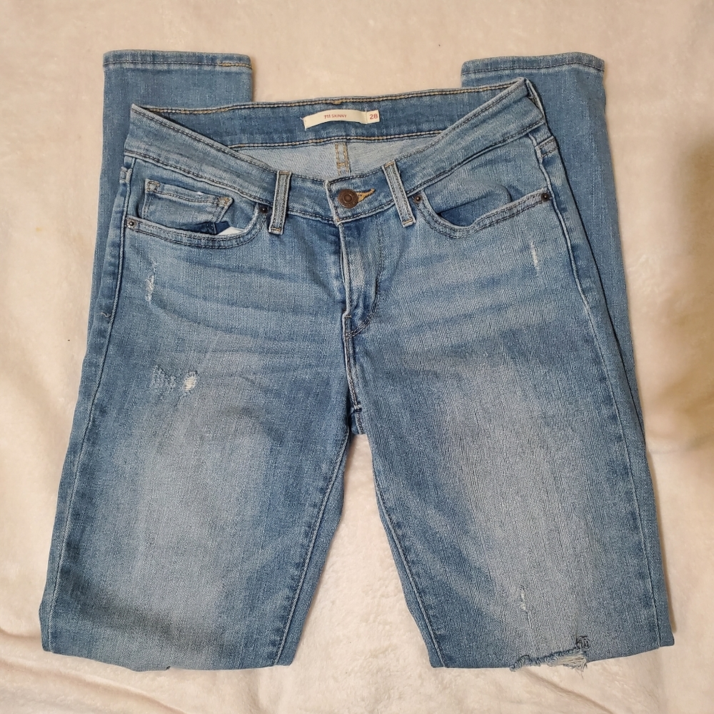 Levi 711